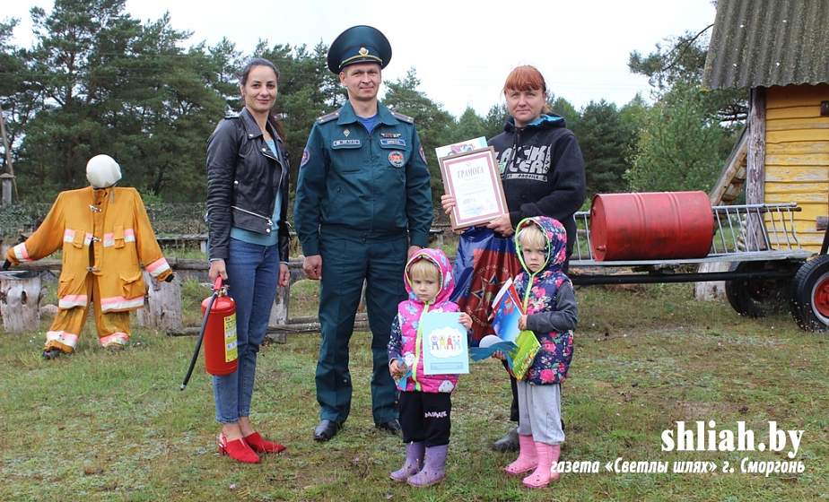 Агроусадьбу "Вита" в Сморгонском районе сотрудники МЧС посетили  с подарками