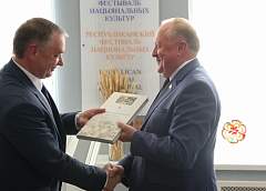 Уладзімір Ліхадзедаў працягвае пошукі страчанага: чарговая кніга – пра Беларусь шматнацыянальную. Яе прэзентавалі ў Гродне