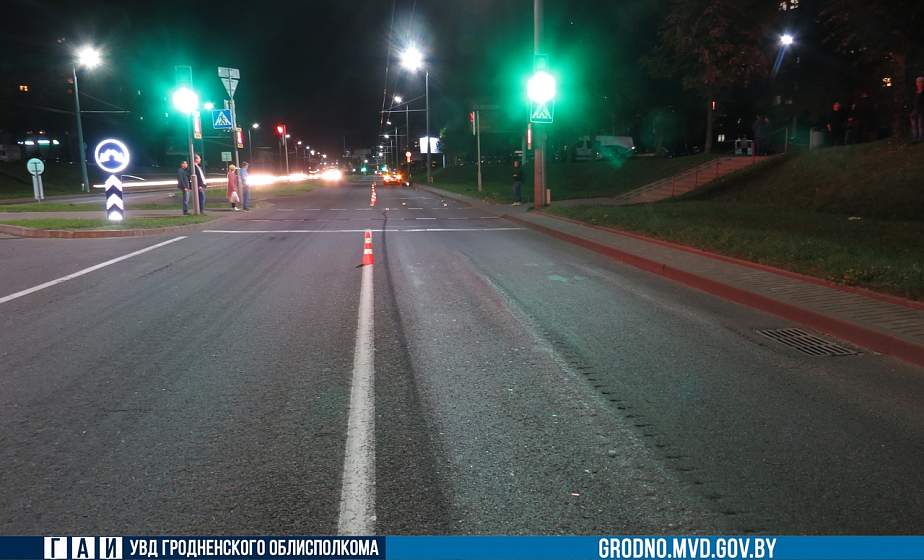 Одно ДТП, три пострадавших. В Гродно мотоциклист сбил двух девушек