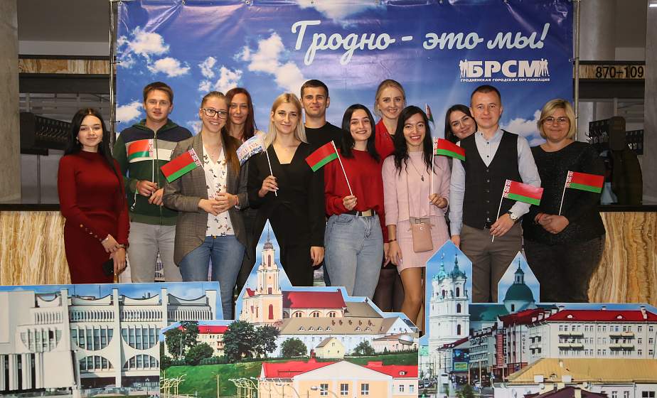 Врачи, агрономы, военные и даже поэты. Участники молодежного форума поделились мнением о будущем страны и о роли молодежи