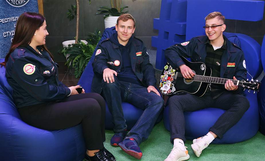 Горжусь тем, что живу в красивой, мирной, независимой Беларуси, работаю и радуюсь каждому дню