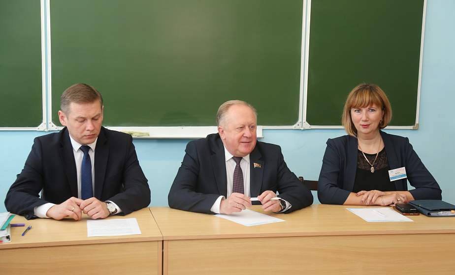 Председатель Постоянной комиссии Совета Республики по образованию, науке, культуре и социальному развитию Виктор Лискович посетил учреждения среднего специального образования Гродно