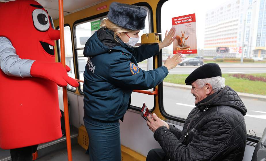 Пассажирам общественного транспорта о безопасности. В Гродно стартовал первый этап акции «Не прожигай свою жизнь»