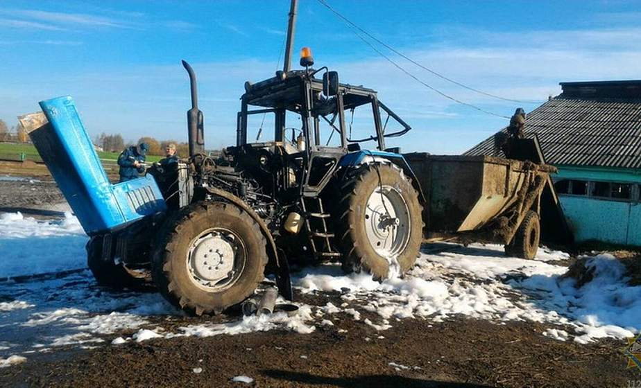 В Зельвенском районе горел трактор
