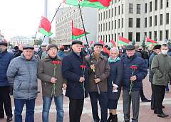 Нужно равняться на подвиги, которых достигали наши предки, деды, прадеды, когда защищали и освобождали нашу страну от немецко-фашистских захватчиков