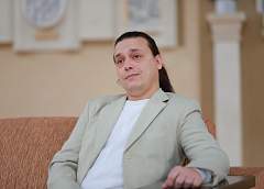 «Я бы хотел, чтобы каждый гродненец мог найти постановку для себя». В драмтеатре представили нового режиссера