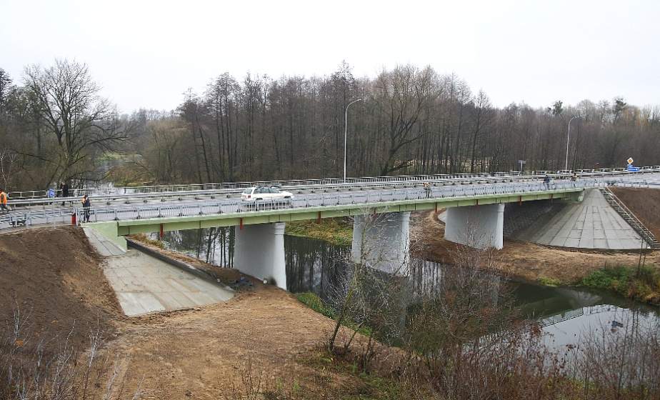 На М6  по короткому пути. 18 ноября открыли движение транспорта по обновленному мосту через Котру 
