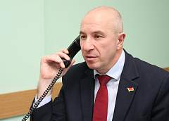 Жилье для многодетных и благоустройство деревень. Помощник Президента – инспектор по Гродненской области Юрий Караев провел прямую телефонную линию в Волковысском районе