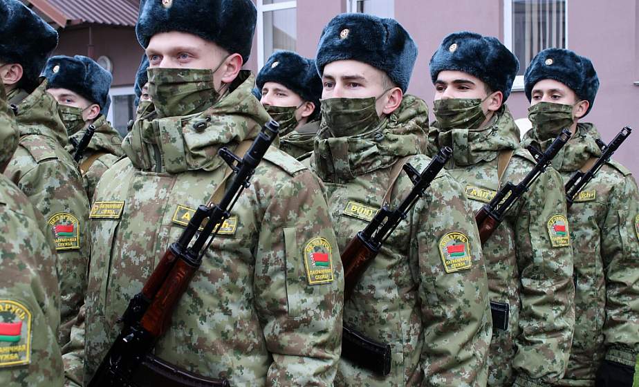  В Гродненской пограничной группе прошел ритуал встречи с Боевым Знаменем