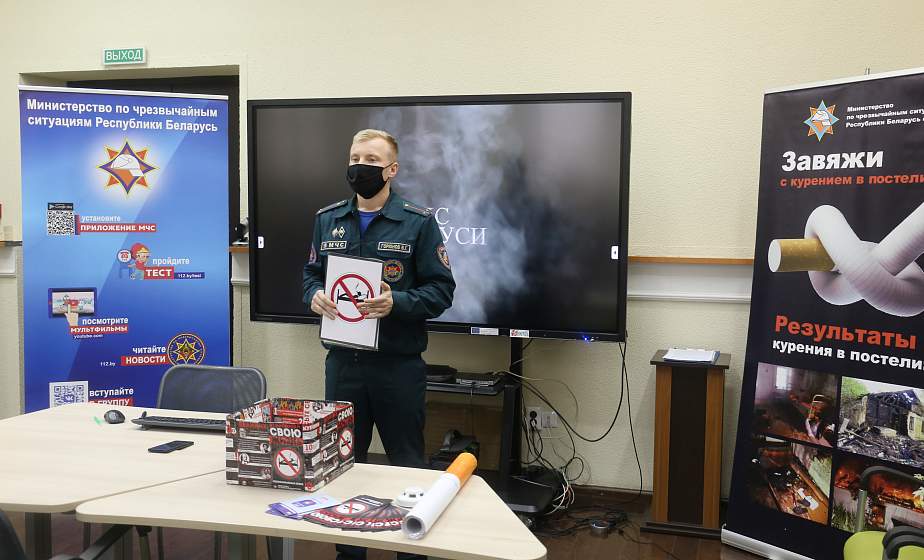 Общение в магазинах, встречи в вузах и полезная корреспонденция. Спасатели Гродненщины напоминают горожанам о безопасности