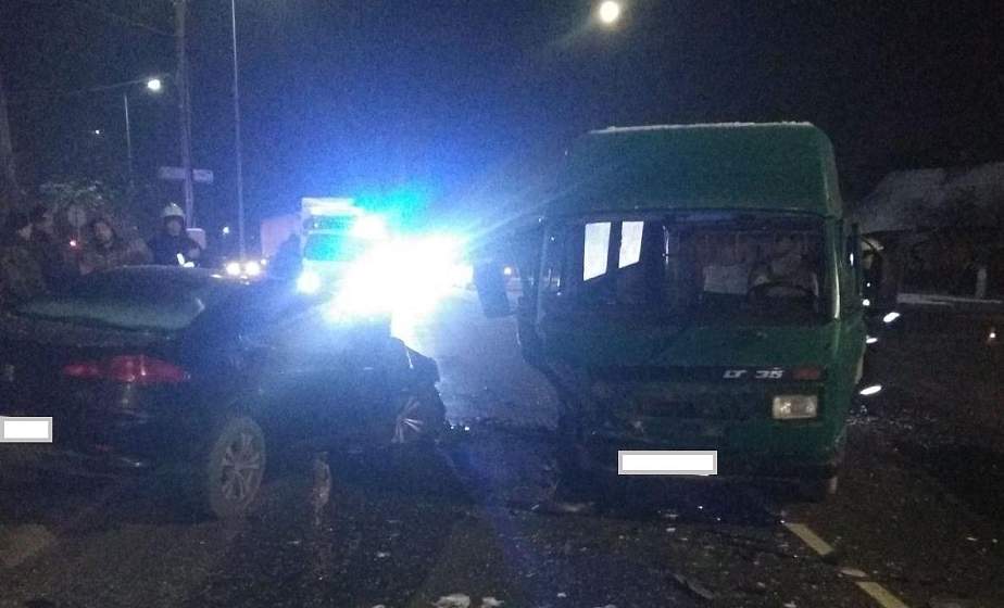 Серьезная авария в Дятлово: водителя зажало в салоне, потребовалась помощь спасателей