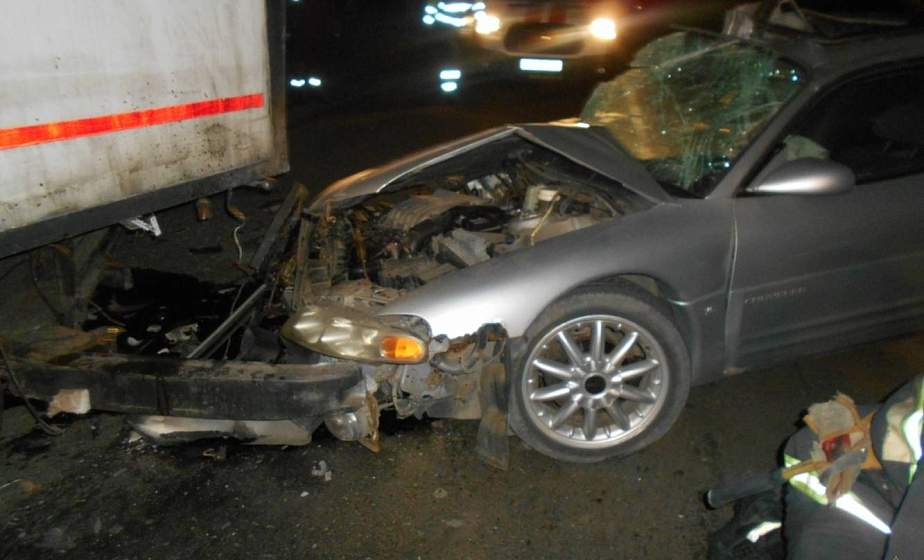 В Лиде водителя зажало в салоне автомобиля после аварии с грузовиком. Потребовалась помощь спасателей