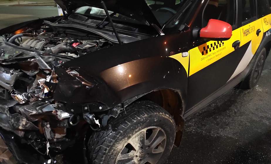 В Гродно столкнулись два автомобиля: девушка-водитель получила перелом руки 