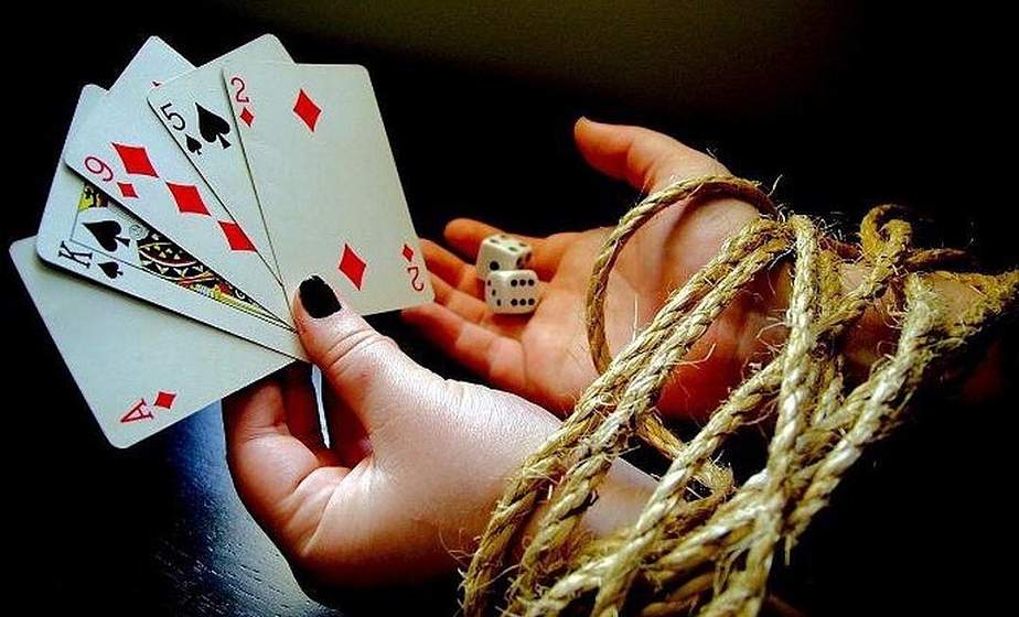 Рулетка и однорукий бандит. Как распознать и побороть игровую зависимость