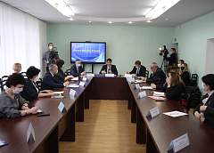 Декретный отпуск, страховая медицина, возмещение затрат. Какие предложения обсуждали эксперты на диалоговой площадке в Гродно?