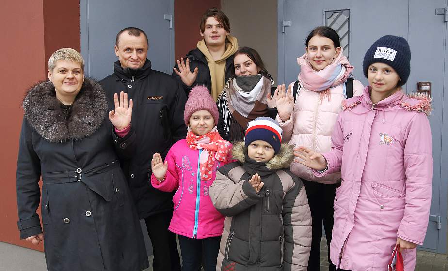 Новогоднее новоселье почти для 40 многодетных семей. В Свислочи ввели в эксплуатацию 56-квартирный жилой дом