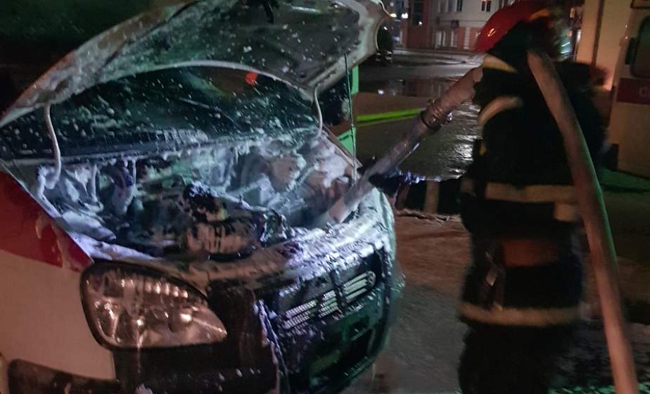 В Лиде ночью горела машина скорой помощи