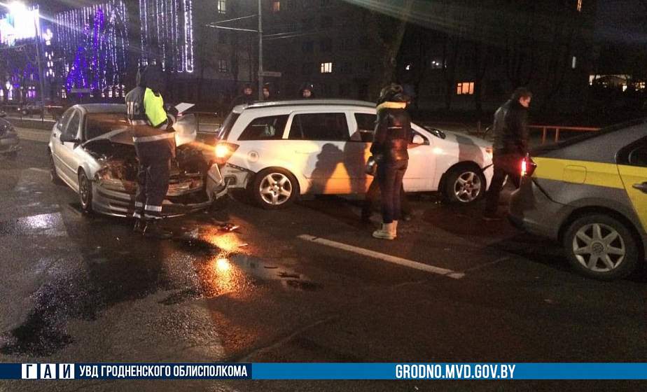 Удар, удар и ещё удар. В результате ДТП в Гродно столкнулись 4 автомобиля