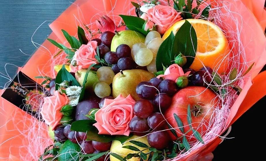 Вам букет. И глаз радует, и на вкус приятен: собираем съедобный букет