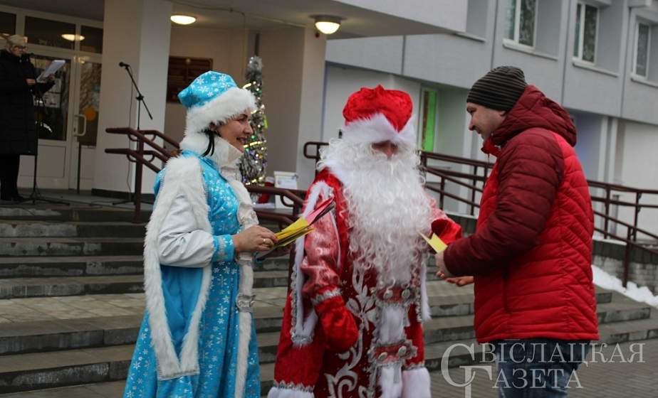 Рождественский концерт «Новогоднее рандеву» прошел на городской площади в Свислочи