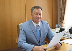 ЖКХ, здравоохранение, строительство. Субботнюю прямую линию с жителями области провел управляющий делами облисполкома Игорь Попов