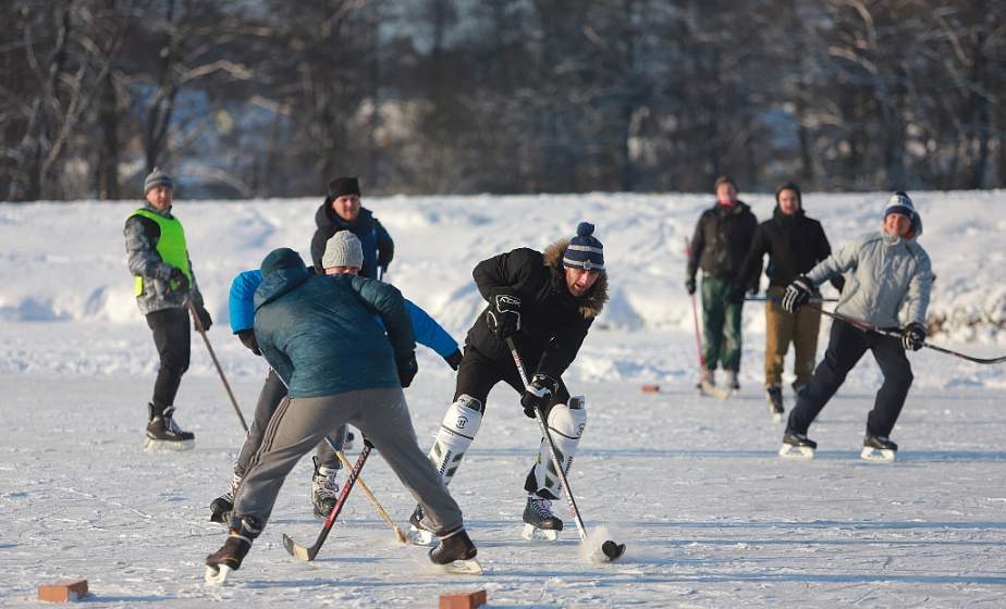 Катание на санках и пируэты на коньках. Как гродненцы радовались приходу настоящей зимы 