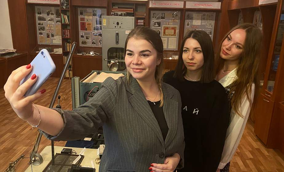 Сделали селфи в музее. Сотрудники «Гродзенскай праўды» присоединились к международной акции «Селфи в музее»