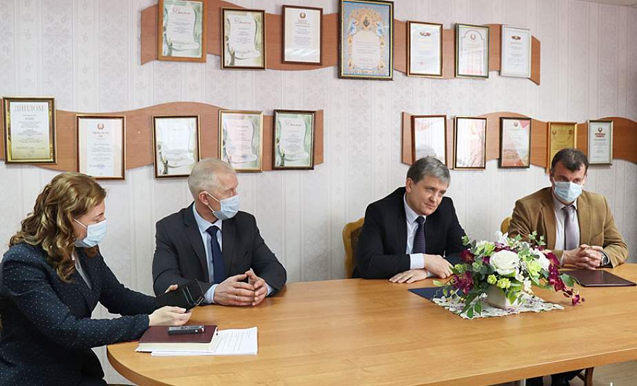 Рэгіянальная журналістыка ў новых рэаліях. Міністр інфармацыі Беларусі Ігар Луцкі сустрэўся з калектывам «Астравецкай праўды» 