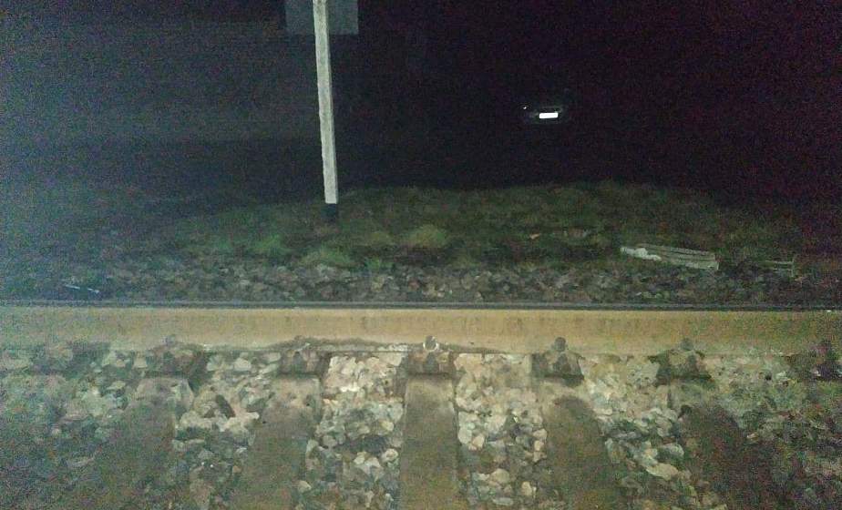 В Лиде неизвестные перекрыли ж/д пути бетонным столбом - милиция ищет очевидцев