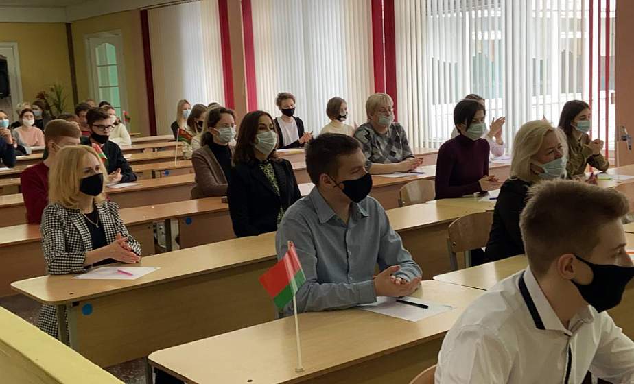 Шануем мову разам. У гродзенскай школе адзначылі Дзень роднай мовы і напісалі дыктоўку