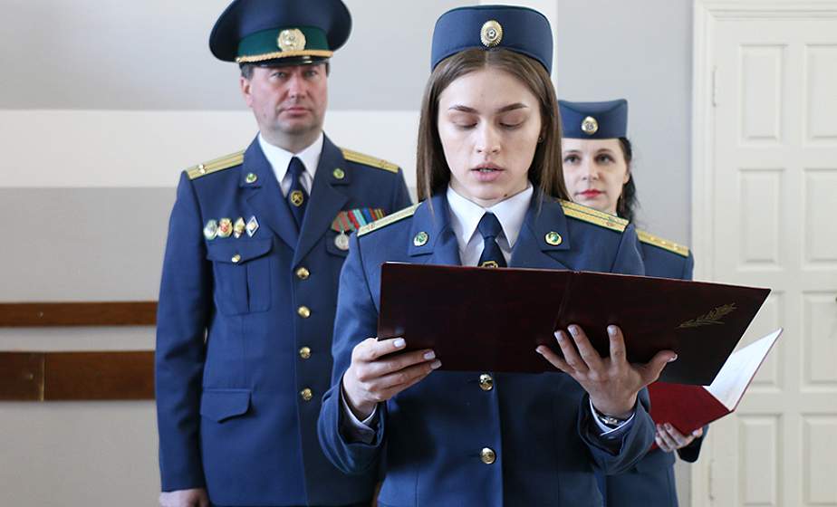 32 молодых таможенника присягнули на верность Родине и служебному долгу