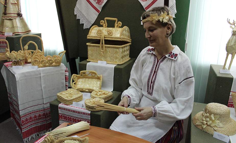 Габелен на старажытных кроснах і птушкі з беларускага золата. Як зберагаюць творчае багацце Гродзеншчыны
