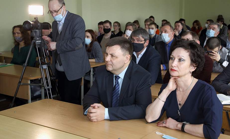 «Мы единый белорусский народ, который имеет свою суверенную страну». В ГрГУ имени Янки Купалы прошла панельная дискуссия по случаю 100-летия Рижского мирного договора  