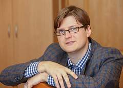 «Моя позиция патриотична  и исходит она из рациональных,  логических выводов». Интервью с политологом Петром Петровским о  навешивании ярлыков, фейках, аналитике и патриотизме