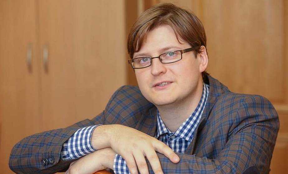 «Моя позиция патриотична  и исходит она из рациональных,  логических выводов». Интервью с политологом Петром Петровским о  навешивании ярлыков, фейках, аналитике и патриотизме