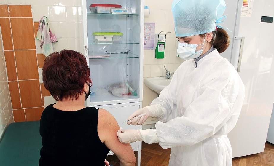 Два защитных укола.  Журналист «ГП» сделала прививку от коронавируса и рассказала, как проходит вакцинация 