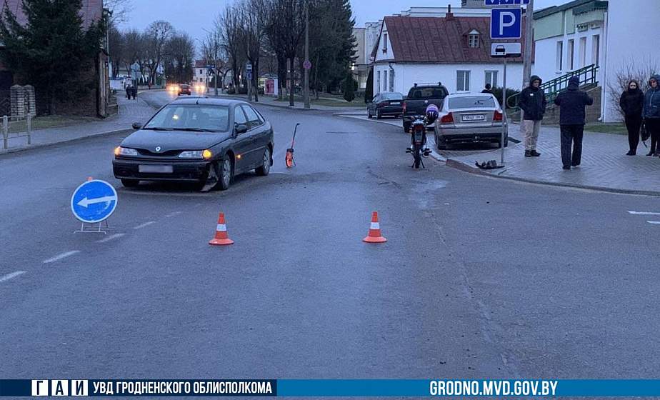 В Ошмянах легковушка столкнулась с мотоциклом: 16-летний водитель в больнице 