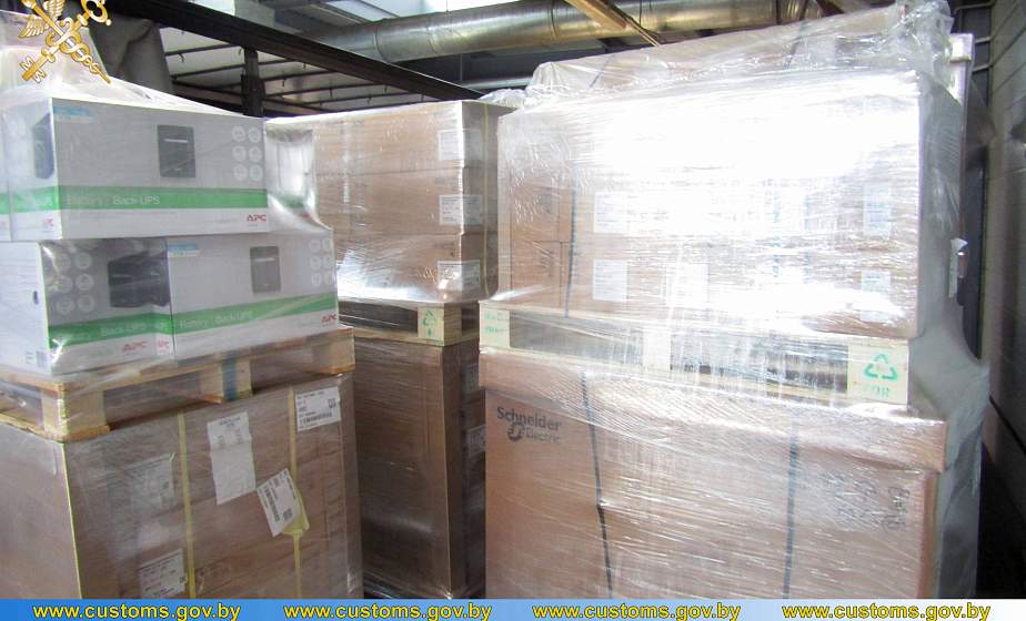 Не указали в документах 700 аккумуляторов. Литовский перевозчик пытался незаконно ввезти в Беларусь товар на 170 тысяч рублей