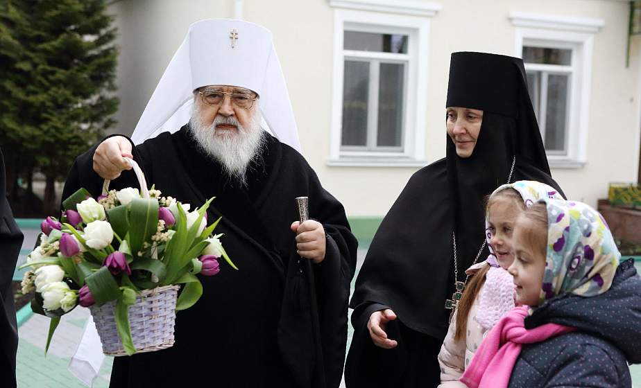 «Наши прихожане ходили на центральные площади и незаметно молились, чтобы мир и спокойствие вновь вернулись на улицы Гродно». Игумения Гавриила в проекте «Мотиваторы» 