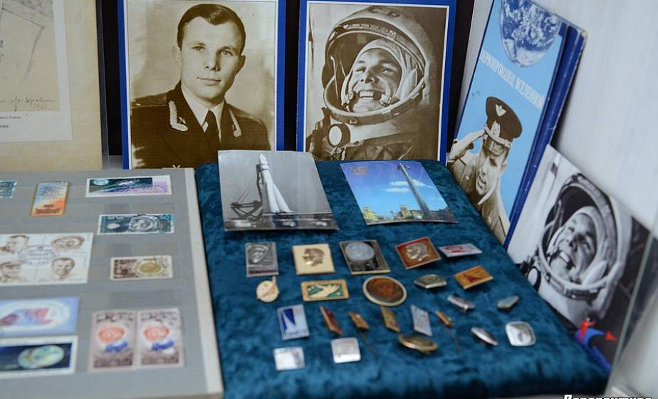 Около 750 предметов, уникальные снимки и книга с автографом. Выставка к 60-летию со дня первого полета человека в космос проходит в Гродно