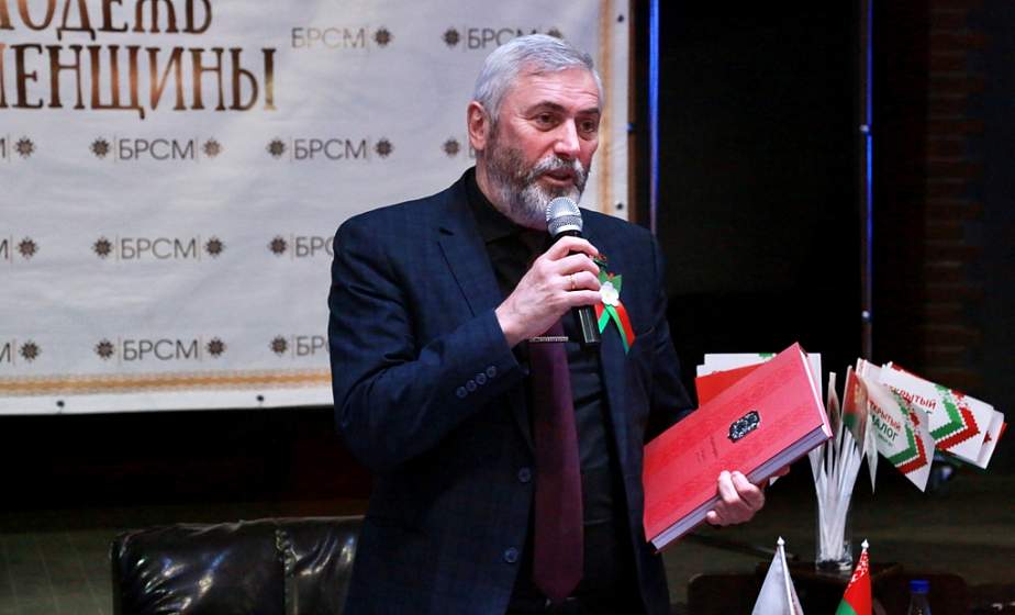 «Призываю вас, молодежь, быть мудрыми не по годам». Тенгиз Думбадзе встретился со школьниками, учащимися колледжей и студентами гродненских вузов 