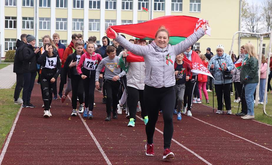 Всебелорусский легкоатлетический пробег с государственной символикой проходит на Гродненщине