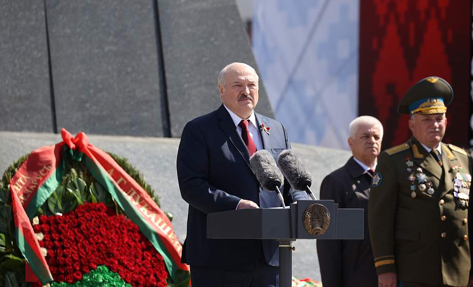 Речь Президента Александра Лукашенко во время церемонии возложения венков на Площади Победы в Минске вошла в тренды Youtube. Выступление посмотрели почти 2 миллиона раз