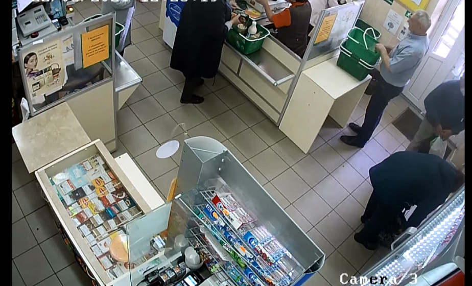 Воспользовался случаем. В Гродно мужчина забрал забытый кошелек