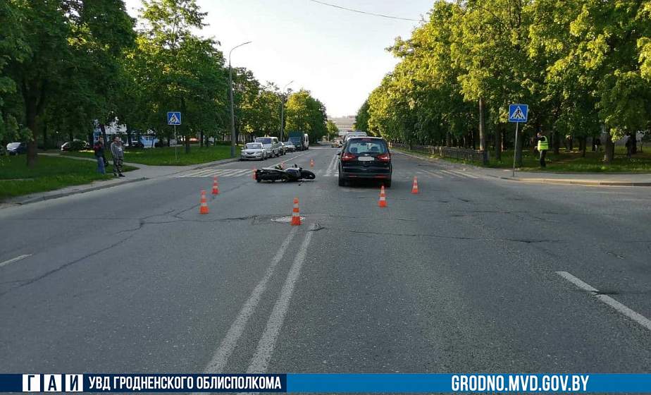 Не соблюдал дистанцию. В Гродно столкнулись мотоцикл и автомобиль