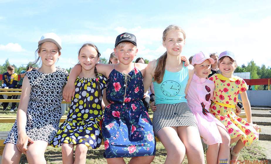 Три часа спорта, пятиразовое питание и творческий креатив. В детском оздоровительном лагере «Вясёлка» Кореличского района открылась первая смена