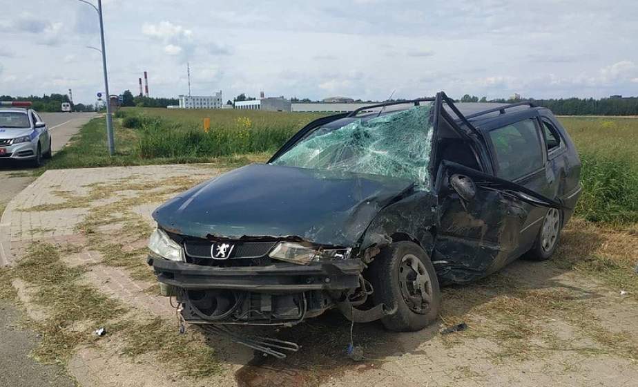 В Гродно столкнулись Вольво и Пежо. Один из водителей госпитализирован