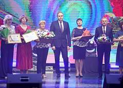 «В непростое время врачи доказали, что медицинский долг для них не просто выражение, а образ жизни». В Гродно прошло торжественное мероприятие, посвященное Дню медицинских работников