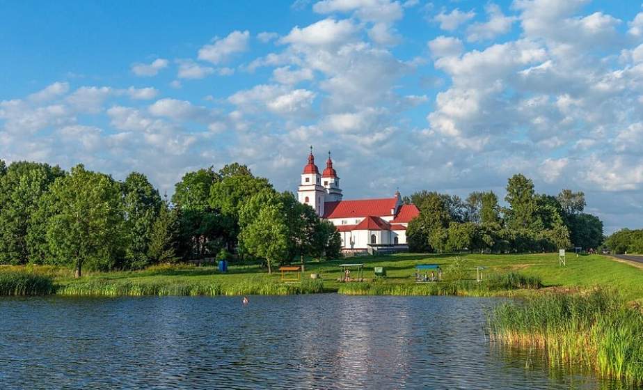 В озеро в Ваверке запущено около 1,5 тонны карпа и иных видов рыбы. Померяться уловом приглашают как местных жителей, так и приезжих