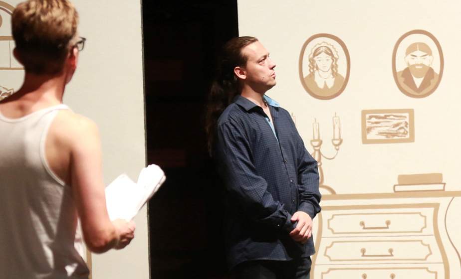 «Спектакли могут быть только на три темы: о жизни, о смерти и о любви». Режиссер драмтеатра – о премьере «Женитьбы» и русской классике на сцене